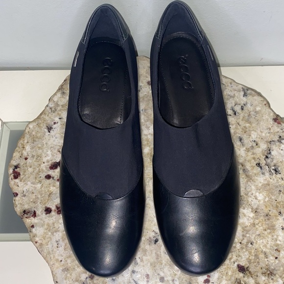 ECCO WOMEN'S SCULPTURED GTX BLACK LEATHER SLIP ON SHOE Size 38 (US 7-7.5) - Picture 6 of 16